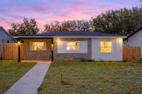Villa ou maison à Tampa, Floride 3 chambres, 113.9 m2 № 2284857