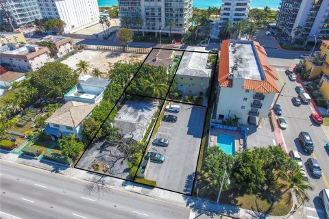 House in Surfside, Florida 2 bedrooms, 77.67 sq.m. № 1712902 - photo 4