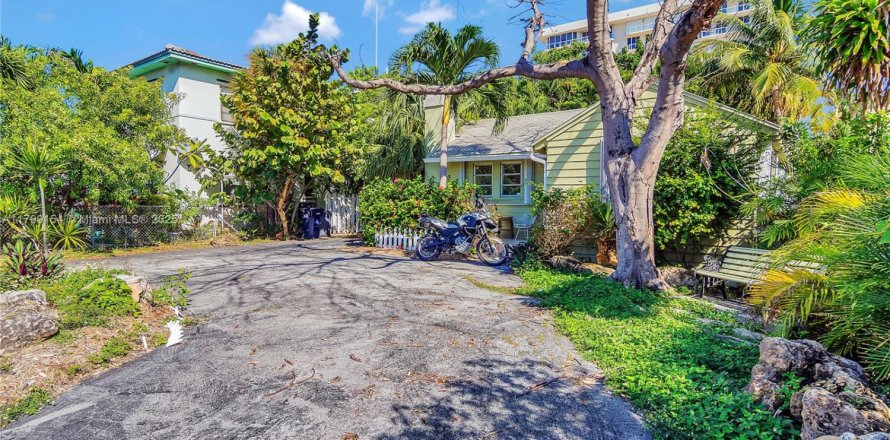 House in Surfside, Florida 2 bedrooms, 77.67 sq.m. № 1712902