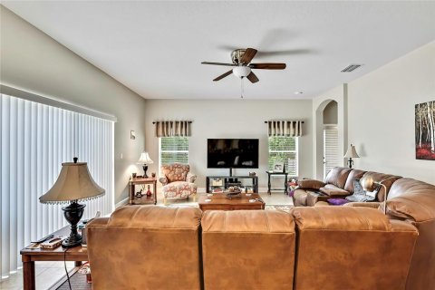 House in New Port Richey, Florida 4 bedrooms, 208.75 sq.m. № 1798480 - photo 12