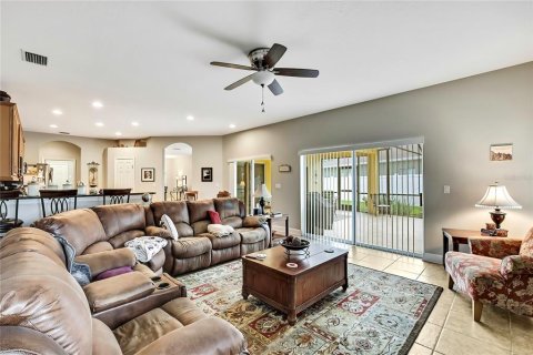 House in New Port Richey, Florida 4 bedrooms, 208.75 sq.m. № 1798480 - photo 13