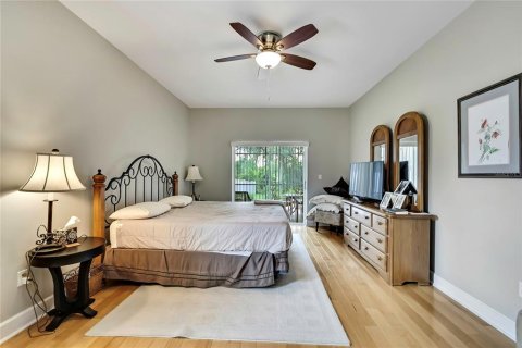 House in New Port Richey, Florida 4 bedrooms, 208.75 sq.m. № 1798480 - photo 4
