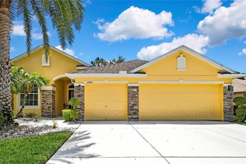 House in New Port Richey, Florida 4 bedrooms, 208.75 sq.m. № 1798480 - photo 1