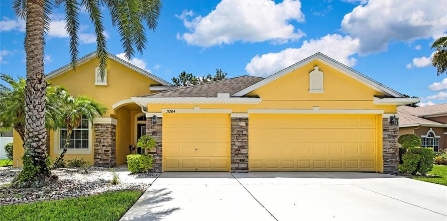 House in New Port Richey, Florida 4 bedrooms, 208.75 sq.m. № 1798480