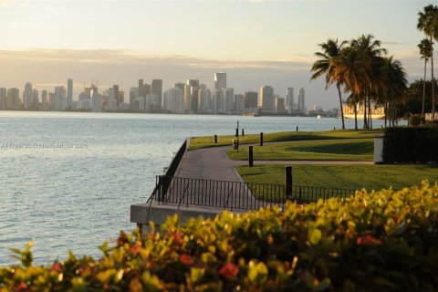 Copropriété à louer à Miami, Floride: 2 chambres, 132.76 m2 № 2077328 - photo 4