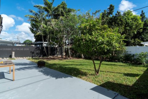 Снять в аренду виллу или дом в Майами, Флорида 3 спальни, 198.35м2, № 2086130 - фото 2