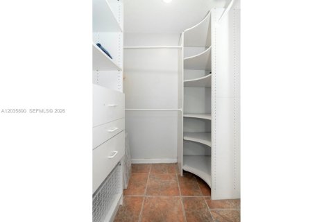Снять в аренду виллу или дом в Майами, Флорида 3 спальни, 198.35м2, № 2086130 - фото 27