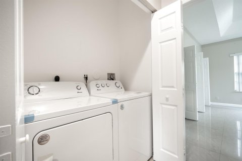Apartment in Pompano Beach, Florida 3 bedrooms, 106.93 sq.m. № 2394628 - photo 12