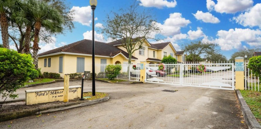 Apartment in Pompano Beach, Florida 3 bedrooms, 106.93 sq.m. № 2394628