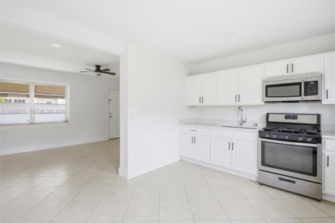 Apartamento en alquiler en Miami, Florida, 2 dormitorios № 2009796 - foto 6
