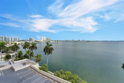 Condominio en venta en North Bay Village, Florida, 1 dormitorio, 70.14 m2 № 1865409 - foto 30