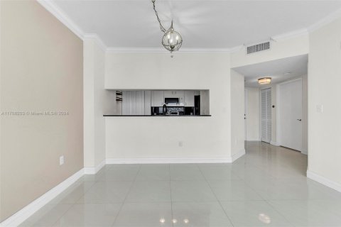 Condominio en venta en North Bay Village, Florida, 1 dormitorio, 70.14 m2 № 1865409 - foto 2
