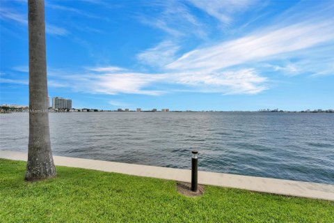 Condominio en venta en North Bay Village, Florida, 1 dormitorio, 70.14 m2 № 1865409 - foto 20