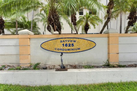 Condominio en venta en North Bay Village, Florida, 1 dormitorio, 70.14 m2 № 1865409 - foto 1