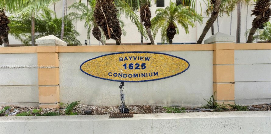 Condominio en North Bay Village, Florida, 1 dormitorio  № 1865409