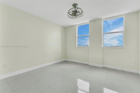 Condominio en venta en North Bay Village, Florida, 1 dormitorio, 70.14 m2 № 1865409 - foto 10