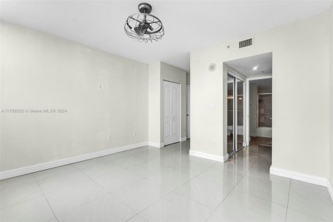 Condominio en venta en North Bay Village, Florida, 1 dormitorio, 70.14 m2 № 1865409 - foto 11