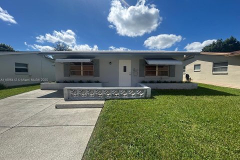 Villa ou maison à vendre à Tamarac, Floride: 2 chambres, 102.75 m2 № 1963524 - photo 11