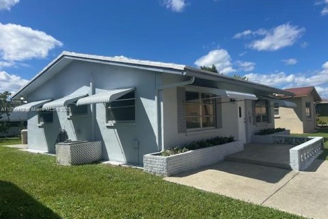 Villa ou maison à vendre à Tamarac, Floride: 2 chambres, 102.75 m2 № 1963524 - photo 14