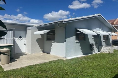 Villa ou maison à vendre à Tamarac, Floride: 2 chambres, 102.75 m2 № 1963524 - photo 16