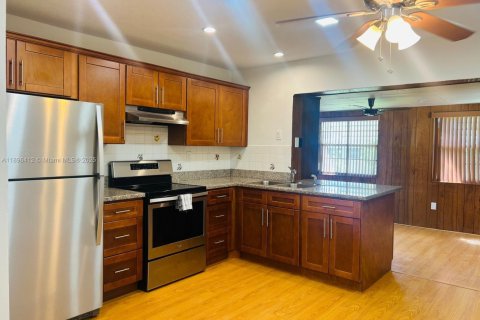 Villa ou maison à vendre à Tamarac, Floride: 2 chambres, 102.75 m2 № 1963524 - photo 3