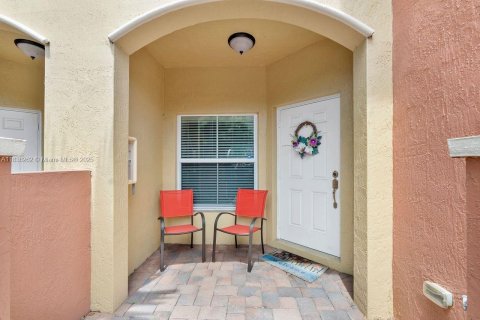 Touwnhouse à vendre à Tamarac, Floride: 3 chambres, 142.7 m2 № 2016157 - photo 3