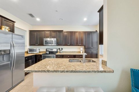 Touwnhouse à vendre à Tamarac, Floride: 3 chambres, 142.7 m2 № 2016157 - photo 11