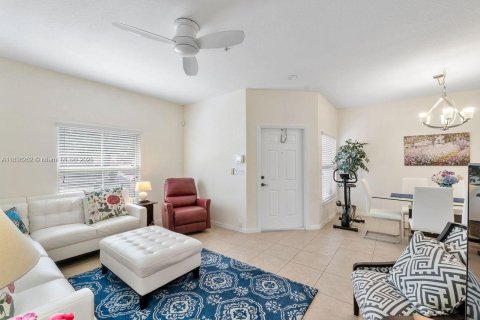 Touwnhouse à vendre à Tamarac, Floride: 3 chambres, 142.7 m2 № 2016157 - photo 8