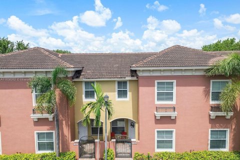 Touwnhouse à vendre à Tamarac, Floride: 3 chambres, 142.7 m2 № 2016157 - photo 2