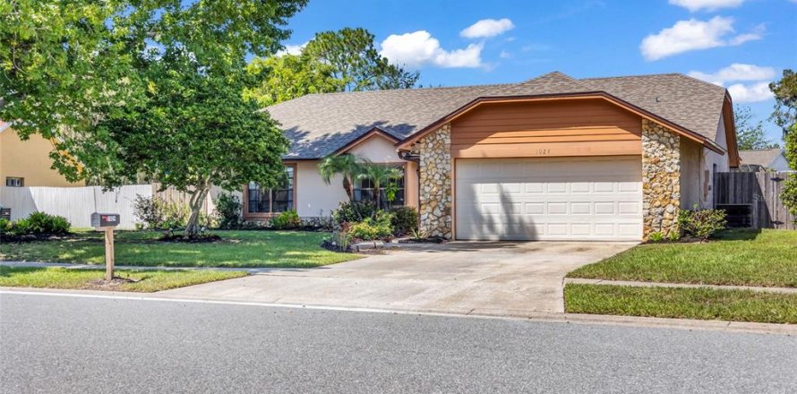 House in Winter Springs, Florida 3 bedrooms, 135.92 sq.m. № 2393514