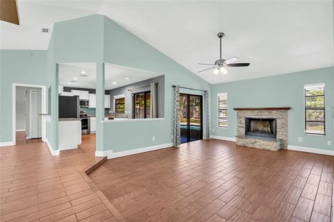 House in Winter Springs, Florida 3 bedrooms, 135.92 sq.m. № 2393514 - photo 12
