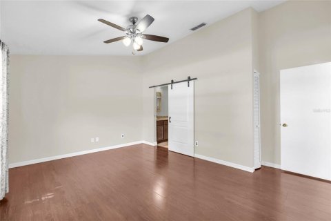 House in Winter Springs, Florida 3 bedrooms, 135.92 sq.m. № 2393514 - photo 18