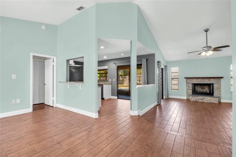 House in Winter Springs, Florida 3 bedrooms, 135.92 sq.m. № 2393514 - photo 8