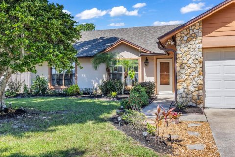 House in Winter Springs, Florida 3 bedrooms, 135.92 sq.m. № 2393514 - photo 2