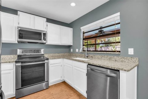 House in Winter Springs, Florida 3 bedrooms, 135.92 sq.m. № 2393514 - photo 15