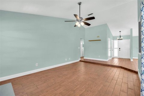 House in Winter Springs, Florida 3 bedrooms, 135.92 sq.m. № 2393514 - photo 11