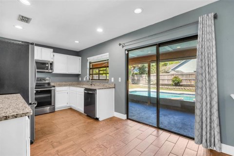 House in Winter Springs, Florida 3 bedrooms, 135.92 sq.m. № 2393514 - photo 13