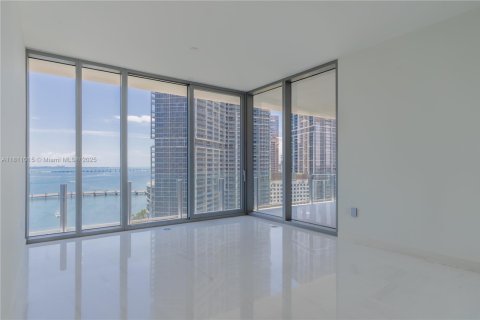 Condo in Miami, Florida, 4 bedrooms  № 2015573 - photo 26