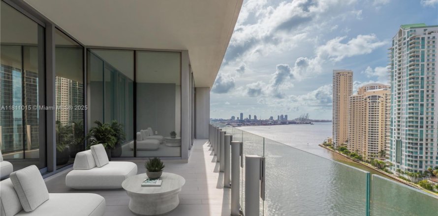 Condo in Miami, Florida, 4 bedrooms  № 2015573