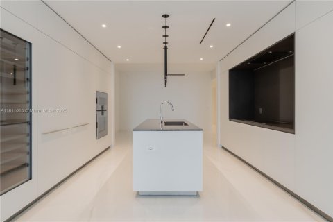 Condo in Miami, Florida, 4 bedrooms  № 2015573 - photo 30