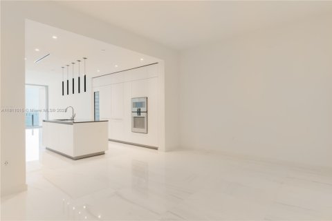 Condo in Miami, Florida, 4 bedrooms  № 2015573 - photo 16