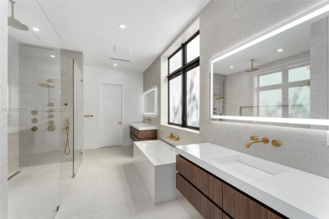 Casa en venta en Miami, Florida, 5 dormitorios, 563.27 m2 № 2243378 - foto 14
