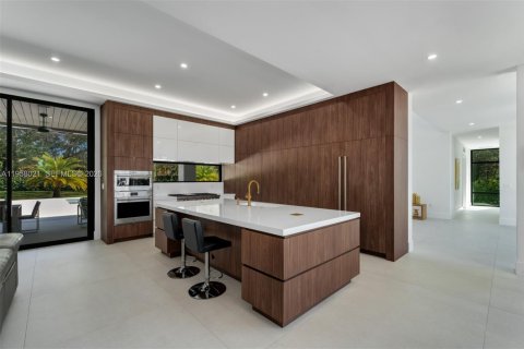Casa en venta en Miami, Florida, 5 dormitorios, 563.27 m2 № 2243378 - foto 4