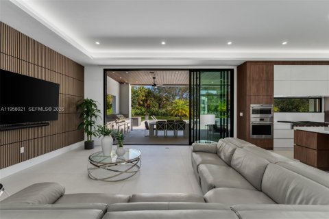 Casa en venta en Miami, Florida, 5 dormitorios, 563.27 m2 № 2243378 - foto 5