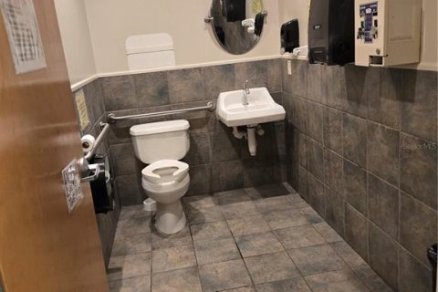 Immobilier commercial à louer à Tampa, Floride: 139.35 m2 № 2103432 - photo 6