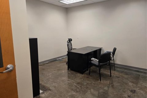 Immobilier commercial à louer à Tampa, Floride: 139.35 m2 № 2103432 - photo 3