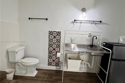 Propiedad comercial en alquiler en Miami Beach, Florida № 2030569 - foto 5