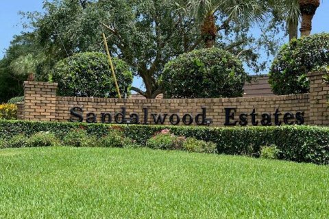 Townhouse in Palm Beach Gardens, Florida 2 bedrooms, 114.83 sq.m. № 1177351 - photo 1