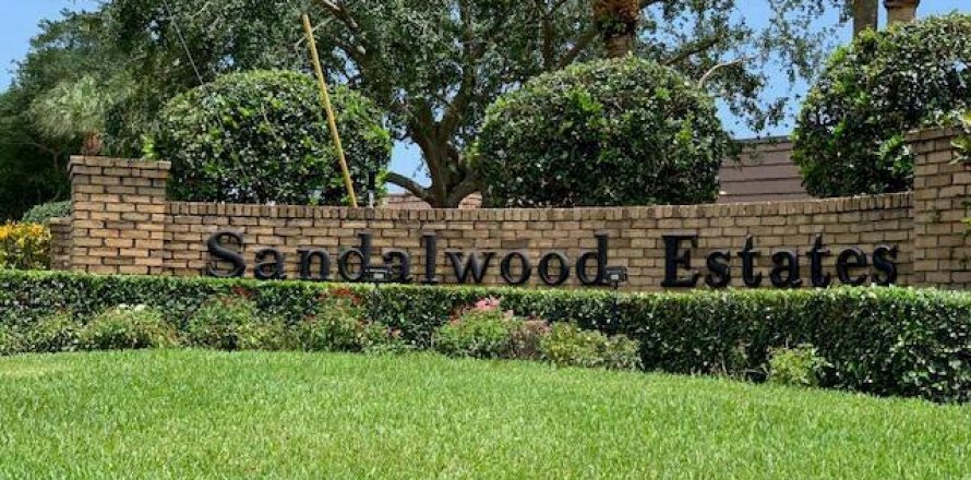Townhouse in Palm Beach Gardens, Florida 2 bedrooms, 114.83 sq.m. № 1177351