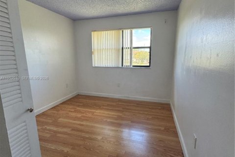 Copropriété à vendre à Hialeah, Floride: 2 chambres, 82.03 m2 № 2012010 - photo 4